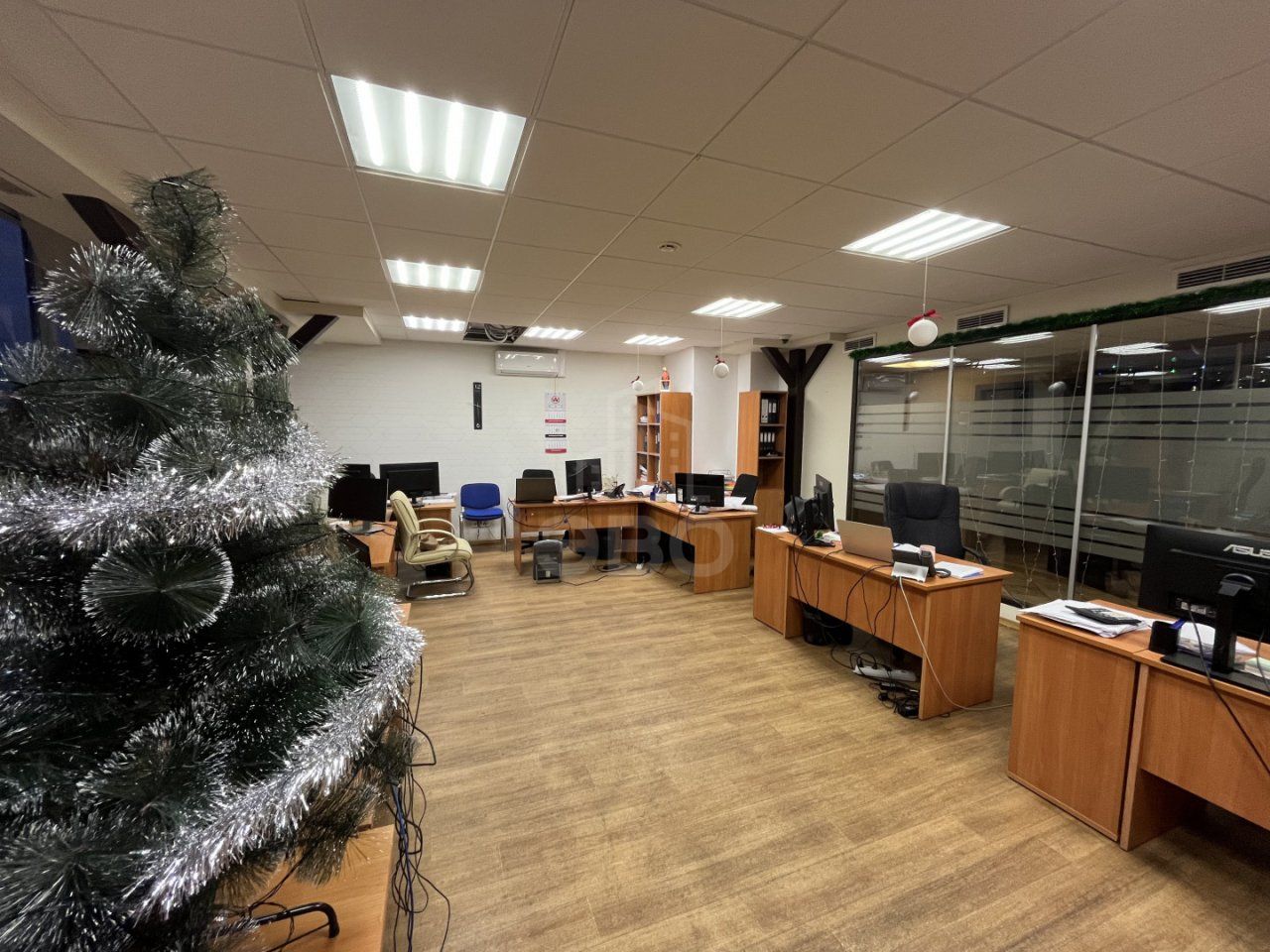 коммерция в Санкт-Петербург по адресу: Оптиков ул., 4