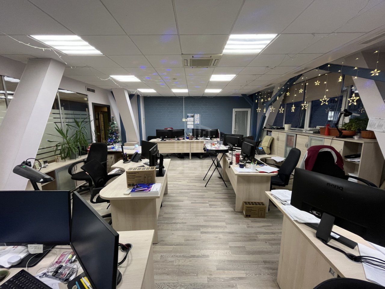 коммерция в Санкт-Петербург по адресу: Оптиков ул., 4