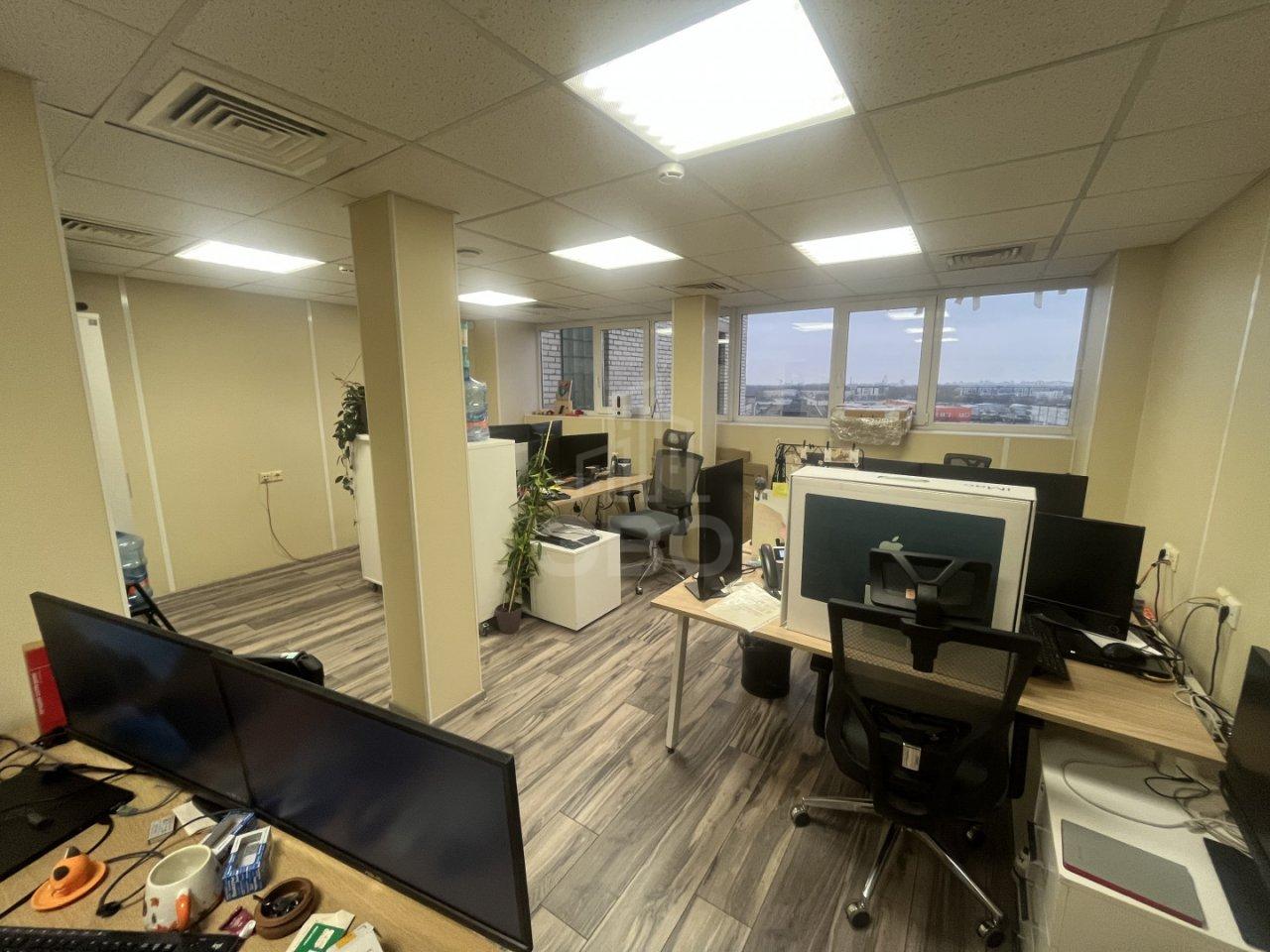 коммерция в Санкт-Петербурге по адресу: Оптиков ул., 4