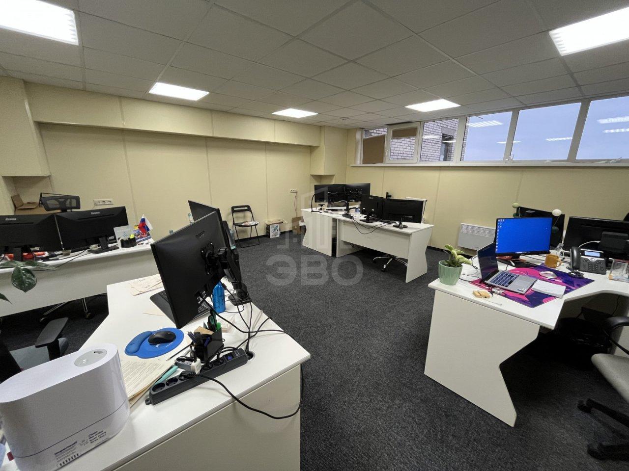 коммерция в Санкт-Петербурге по адресу: Оптиков ул., 4