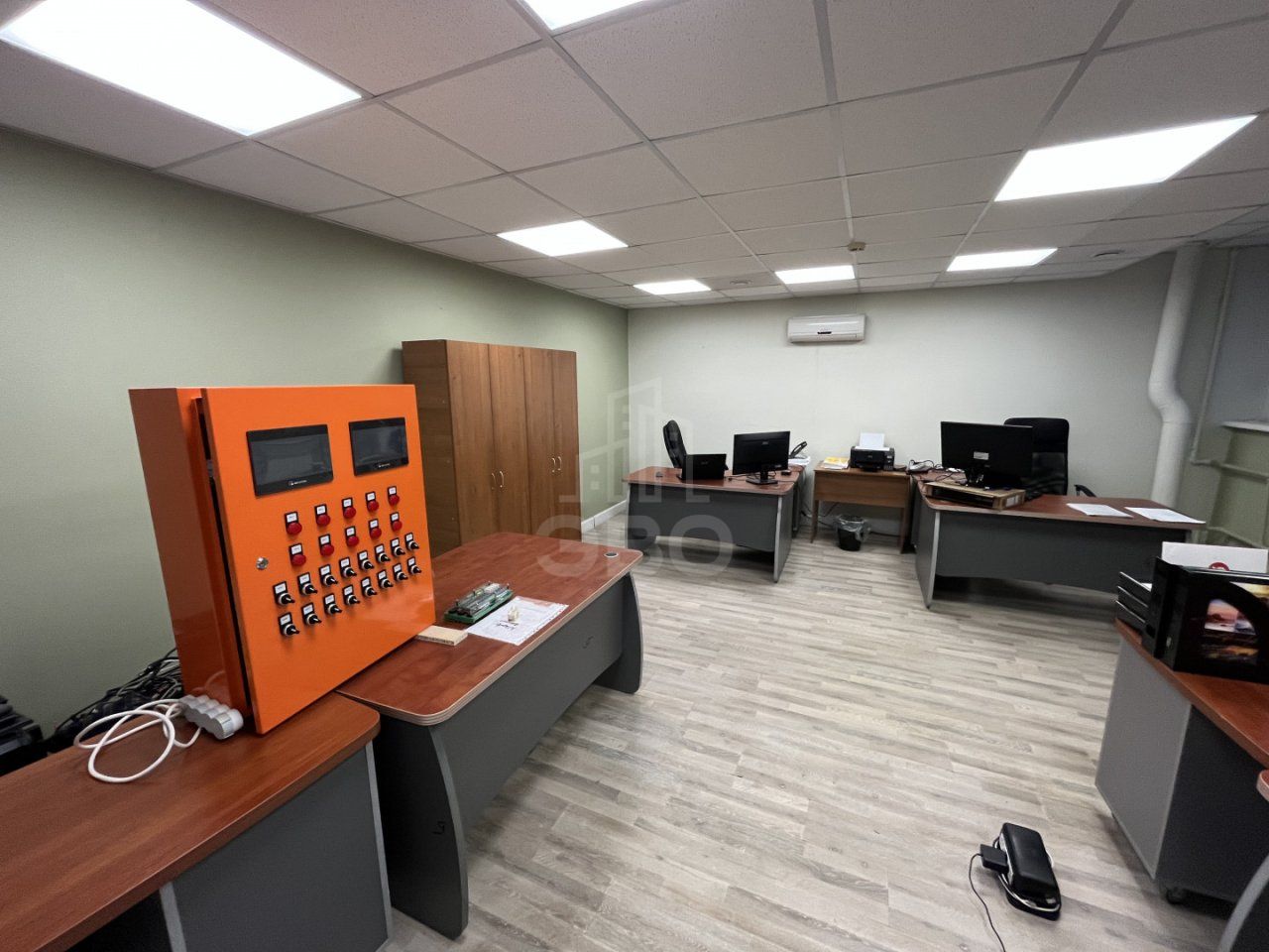 коммерция в Санкт-Петербург по адресу: Оптиков ул., 4