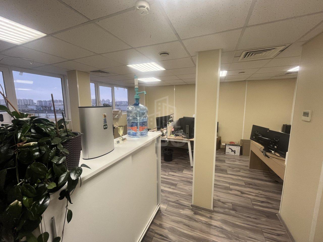 коммерция в Санкт-Петербурге по адресу: Оптиков ул., 4