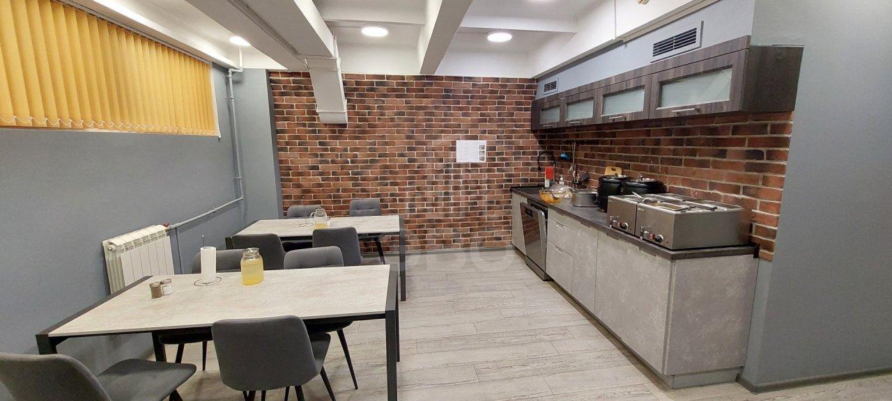 коммерция в Санкт-Петербурге по адресу: Оптиков ул., 4