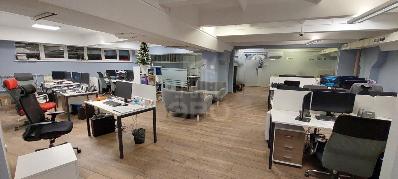 коммерция в Санкт-Петербурге по адресу: Оптиков ул., 4