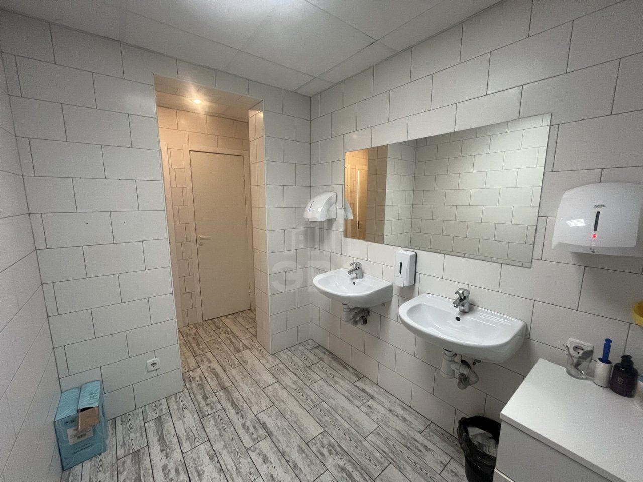 коммерция в Санкт-Петербург по адресу: Оптиков ул., 4