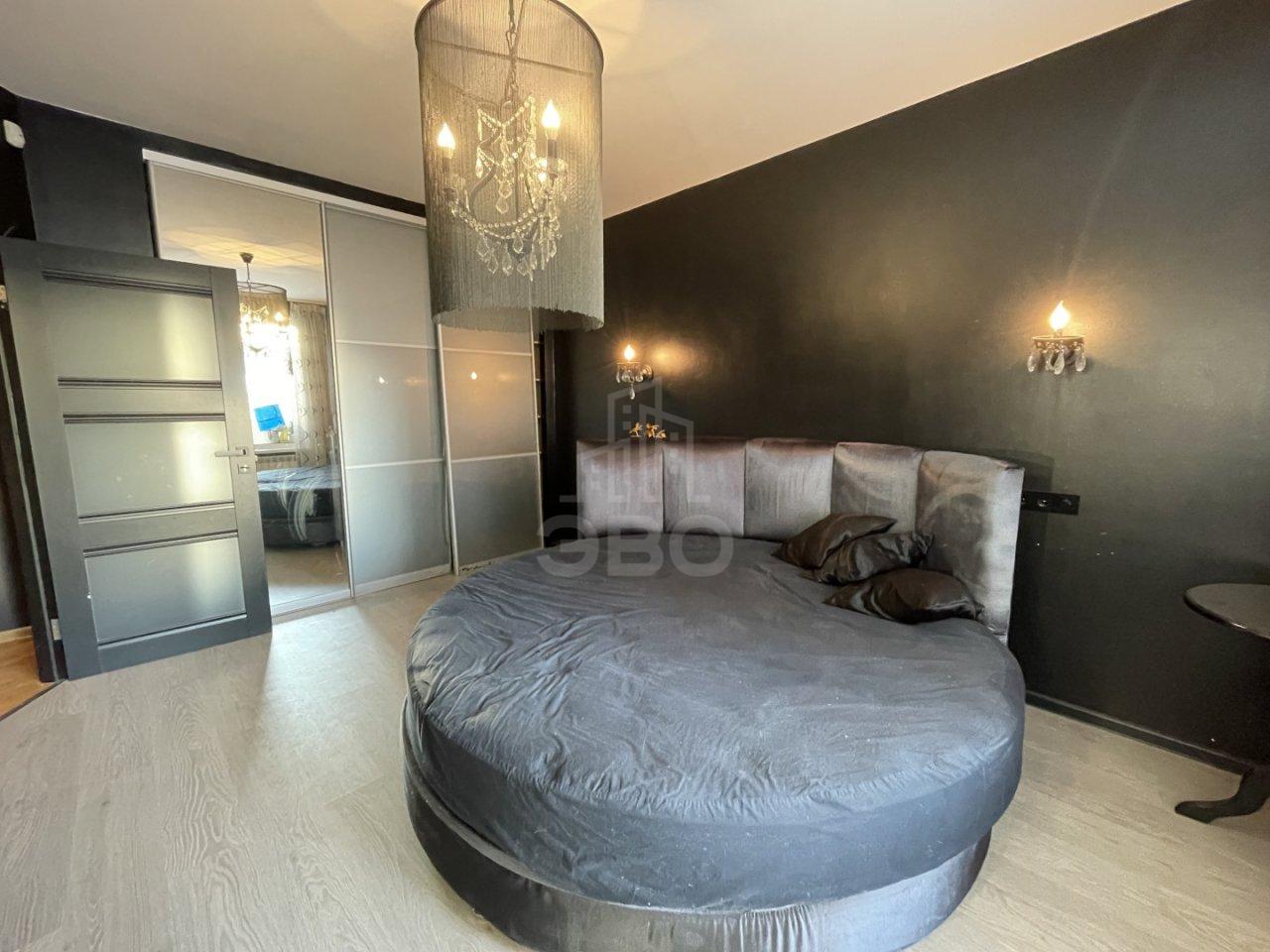 трехкомнатная квартира в Санкт-Петербурге по адресу: Одоевского ул., 28