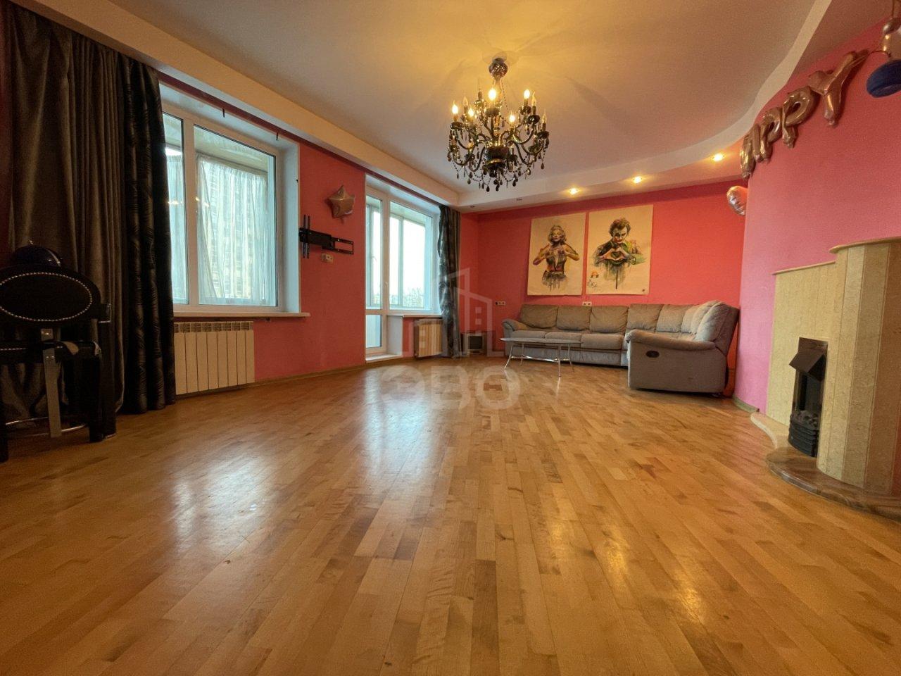 трехкомнатная квартира в Санкт-Петербурге по адресу: Одоевского ул., 28