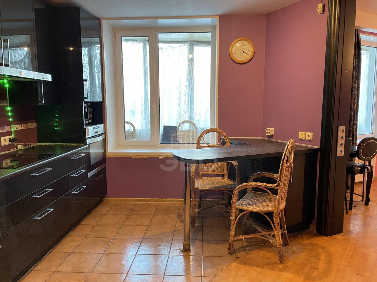 трехкомнатная квартира в Санкт-Петербурге по адресу: Одоевского ул., 28