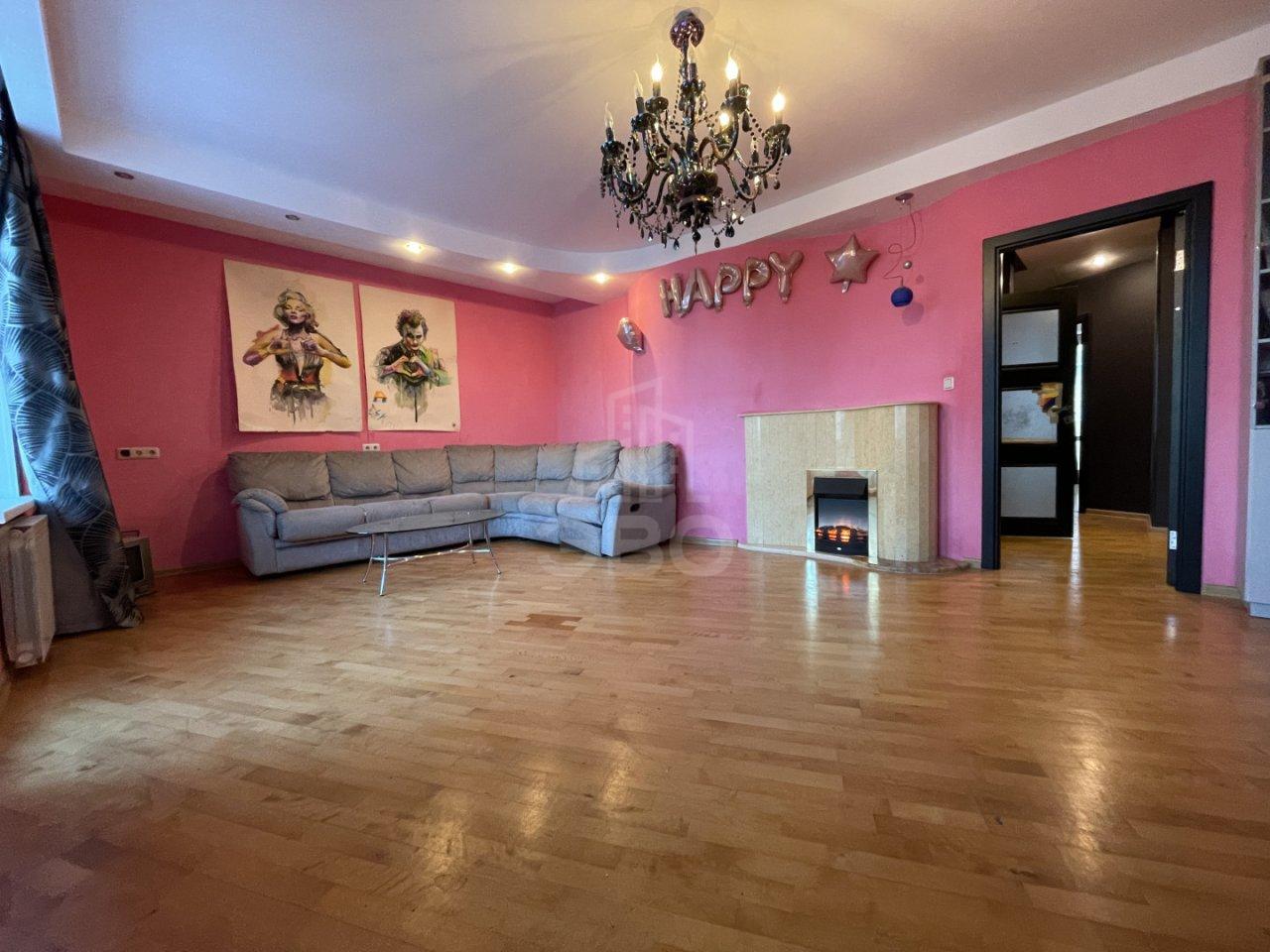 трехкомнатная квартира в Санкт-Петербурге по адресу: Одоевского ул., 28