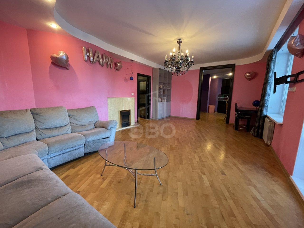 трехкомнатная квартира в Санкт-Петербурге по адресу: Одоевского ул., 28