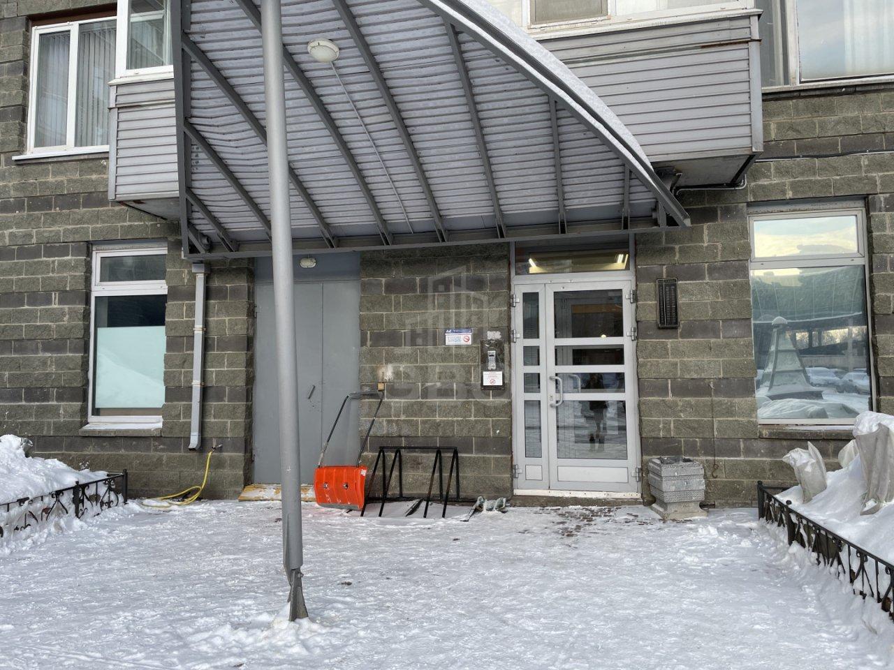 трехкомнатная квартира в Санкт-Петербурге по адресу: Одоевского ул., 28