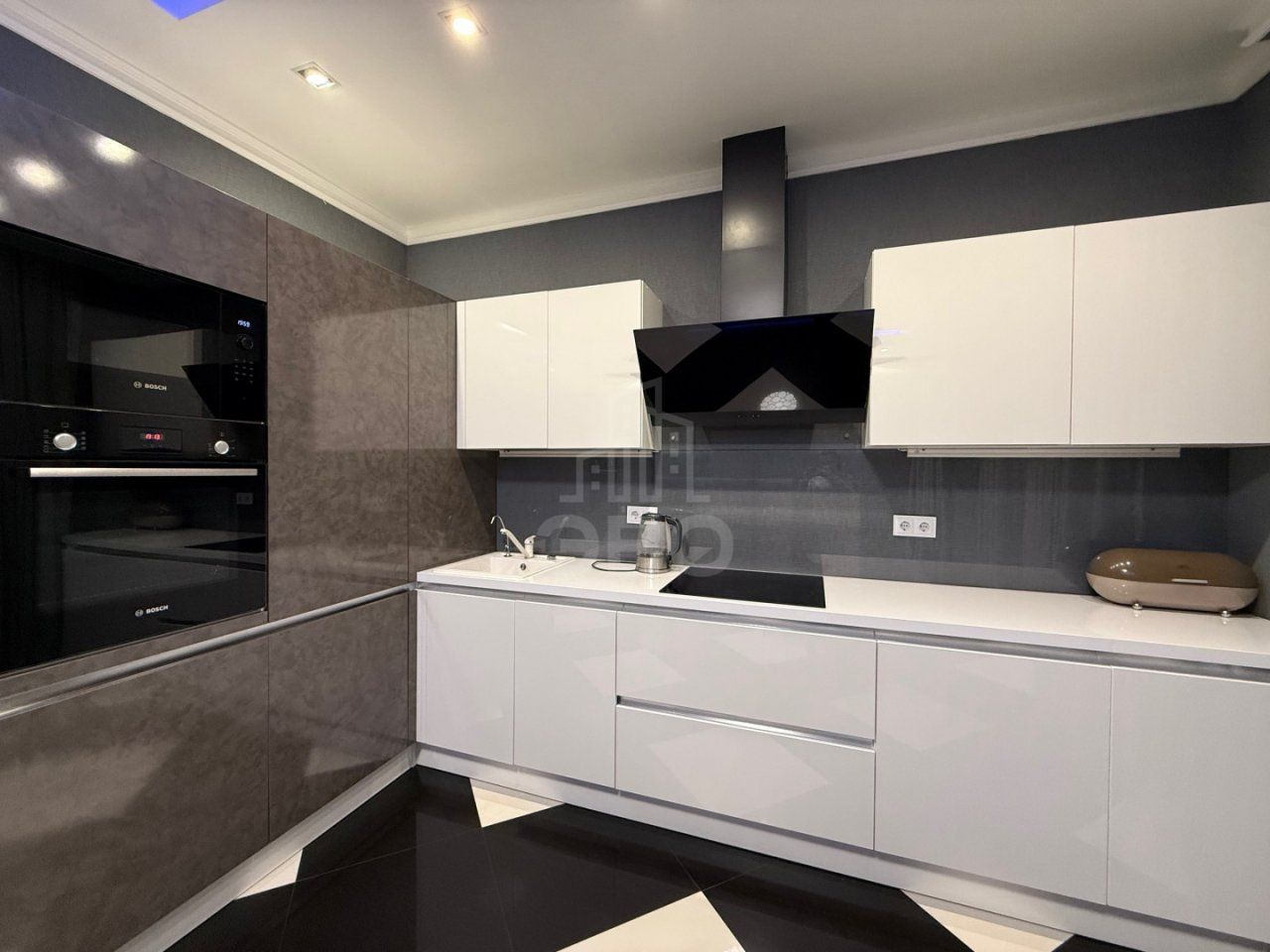 двухкомнатная квартира в Санкт-Петербург по адресу: Киевская ул., 3