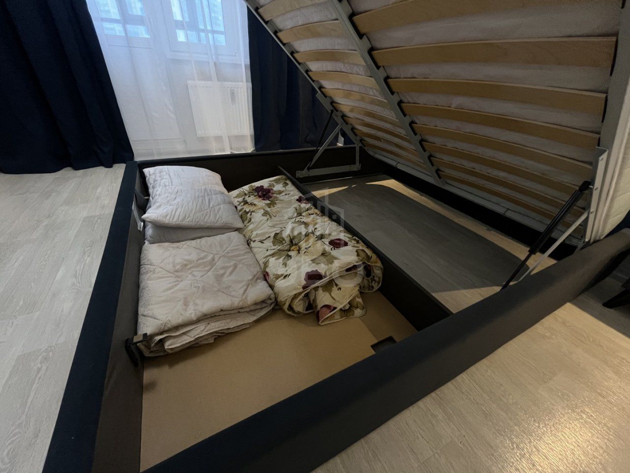 трехкомнатная квартира в Санкт-Петербург по адресу: Нижне-Каменская ул., 26