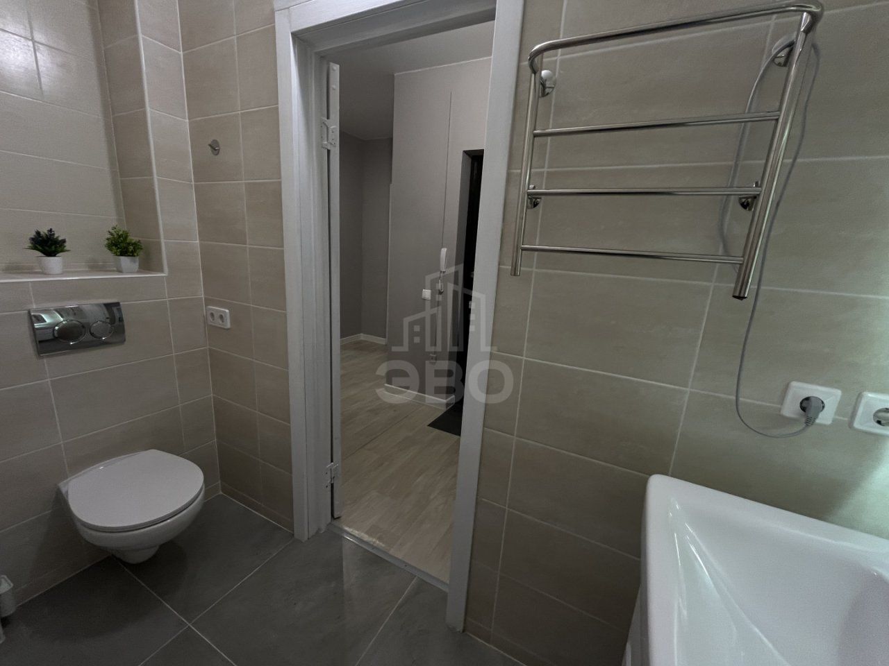 трехкомнатная квартира в Санкт-Петербург по адресу: Нижне-Каменская ул., 26