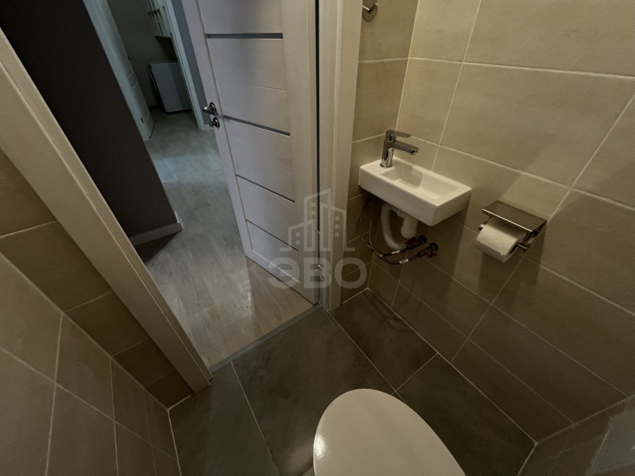 трехкомнатная квартира в Санкт-Петербург по адресу: Нижне-Каменская ул., 26