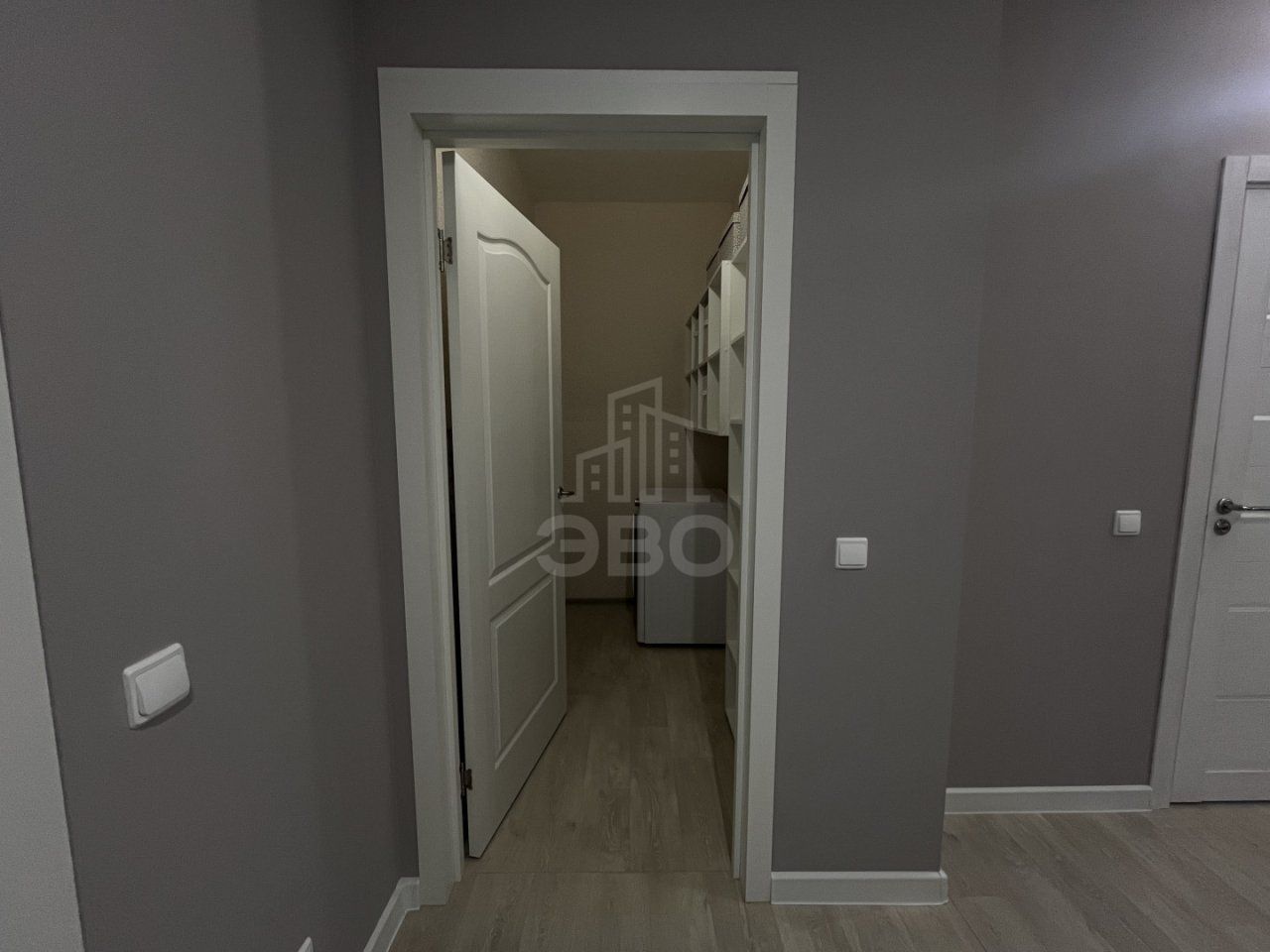 трехкомнатная квартира в Санкт-Петербург по адресу: Нижне-Каменская ул., 26