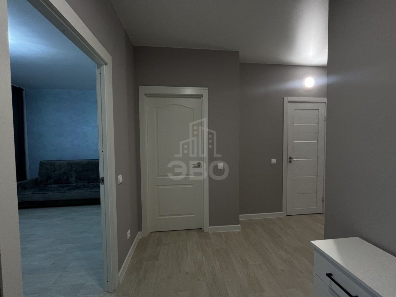 трехкомнатная квартира в Санкт-Петербург по адресу: Нижне-Каменская ул., 26