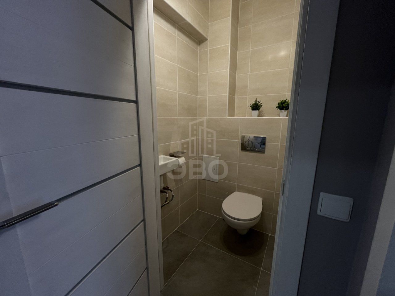 трехкомнатная квартира в Санкт-Петербург по адресу: Нижне-Каменская ул., 26