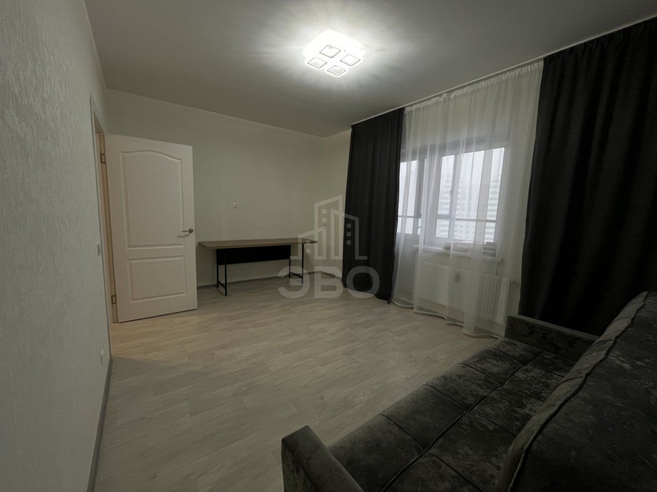 трехкомнатная квартира в Санкт-Петербург по адресу: Нижне-Каменская ул., 26