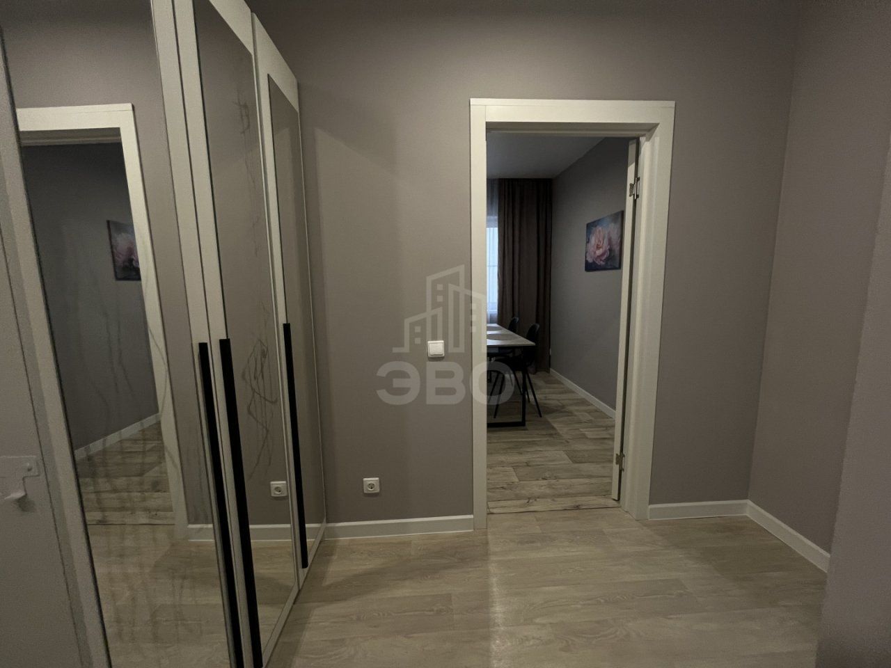 трехкомнатная квартира в Санкт-Петербург по адресу: Нижне-Каменская ул., 26