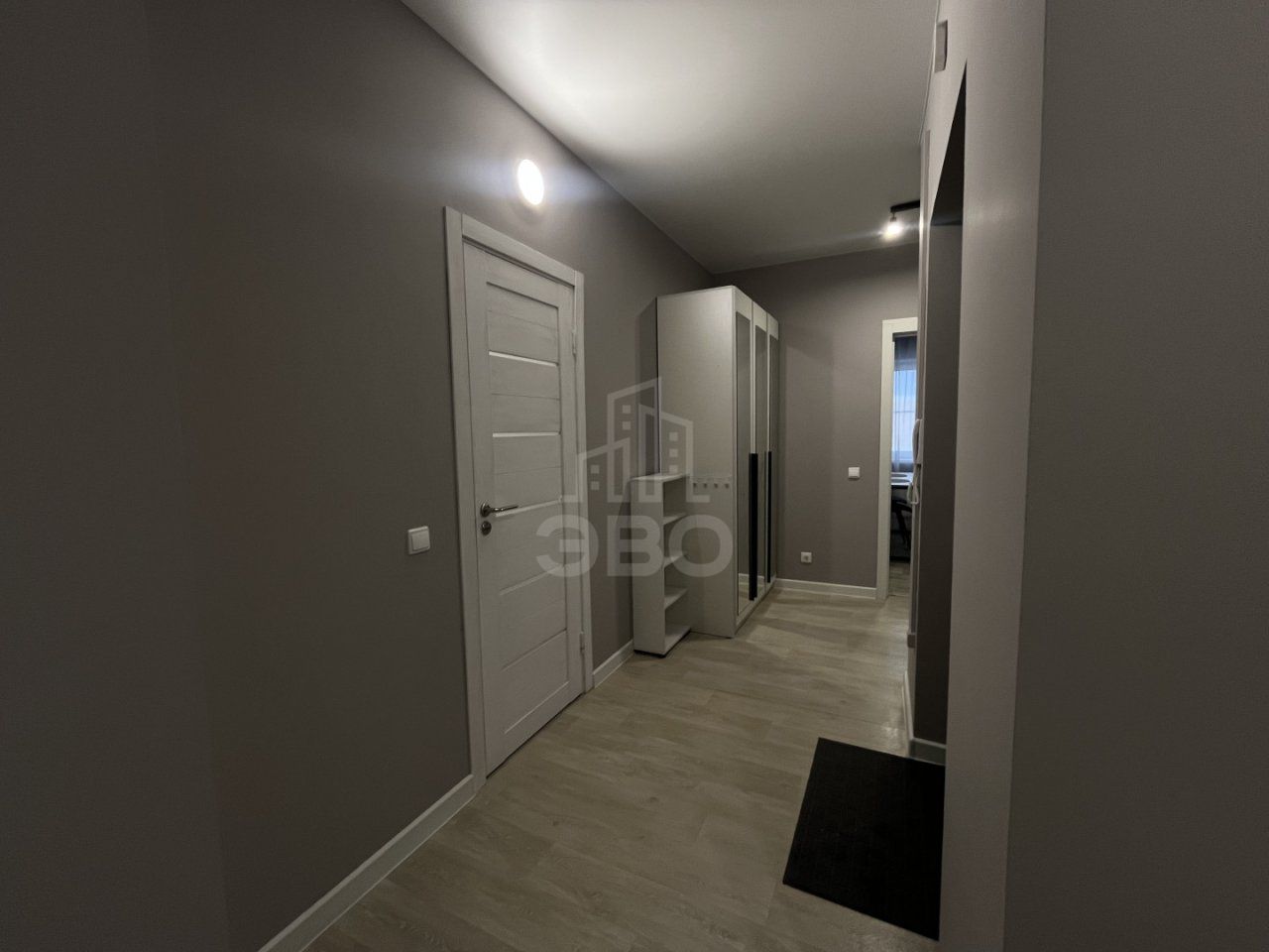 трехкомнатная квартира в Санкт-Петербург по адресу: Нижне-Каменская ул., 26