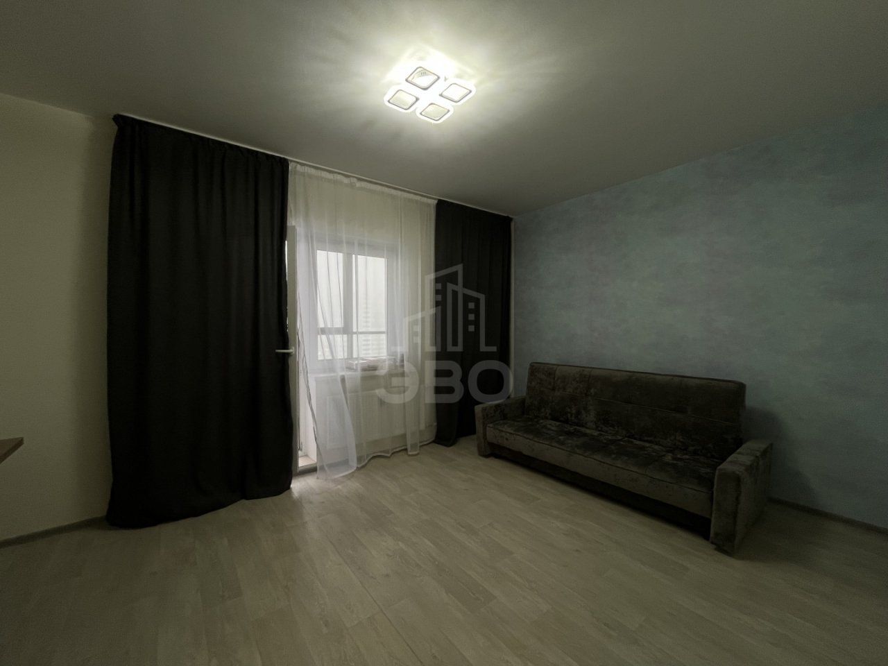 трехкомнатная квартира в Санкт-Петербург по адресу: Нижне-Каменская ул., 26