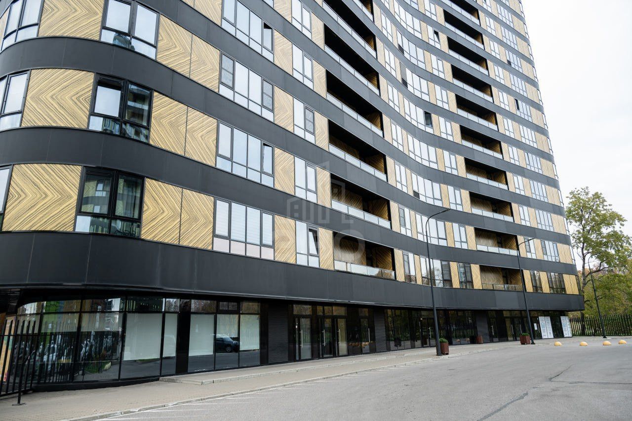 трехкомнатная квартира в Санкт-Петербурге по адресу: Жукова ул., 3