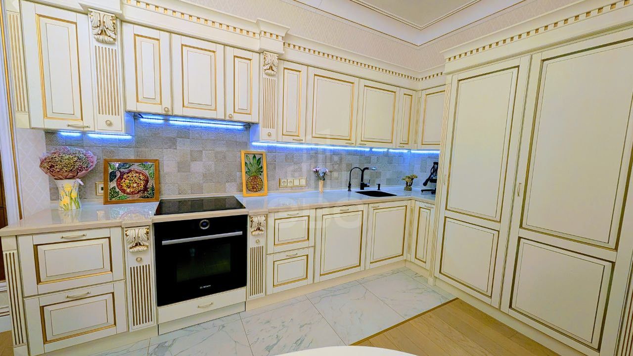 трехкомнатная квартира в Санкт-Петербурге по адресу: Жукова ул., 3