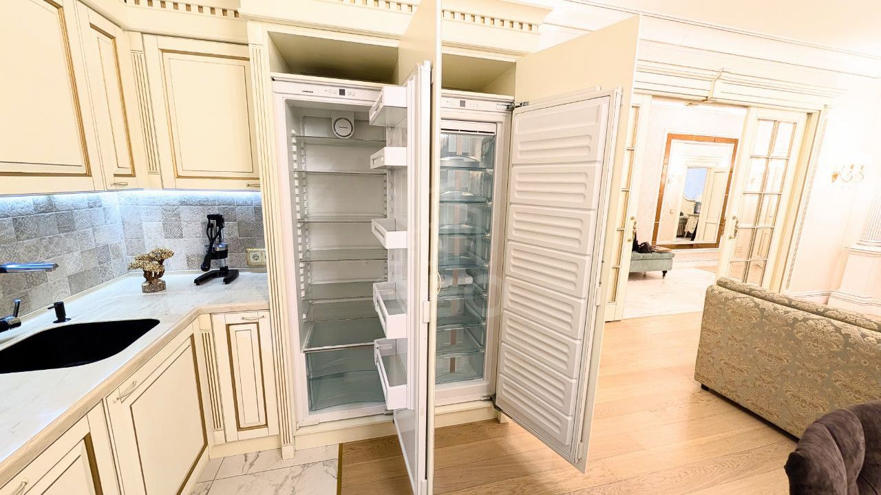 трехкомнатная квартира в Санкт-Петербурге по адресу: Жукова ул., 3