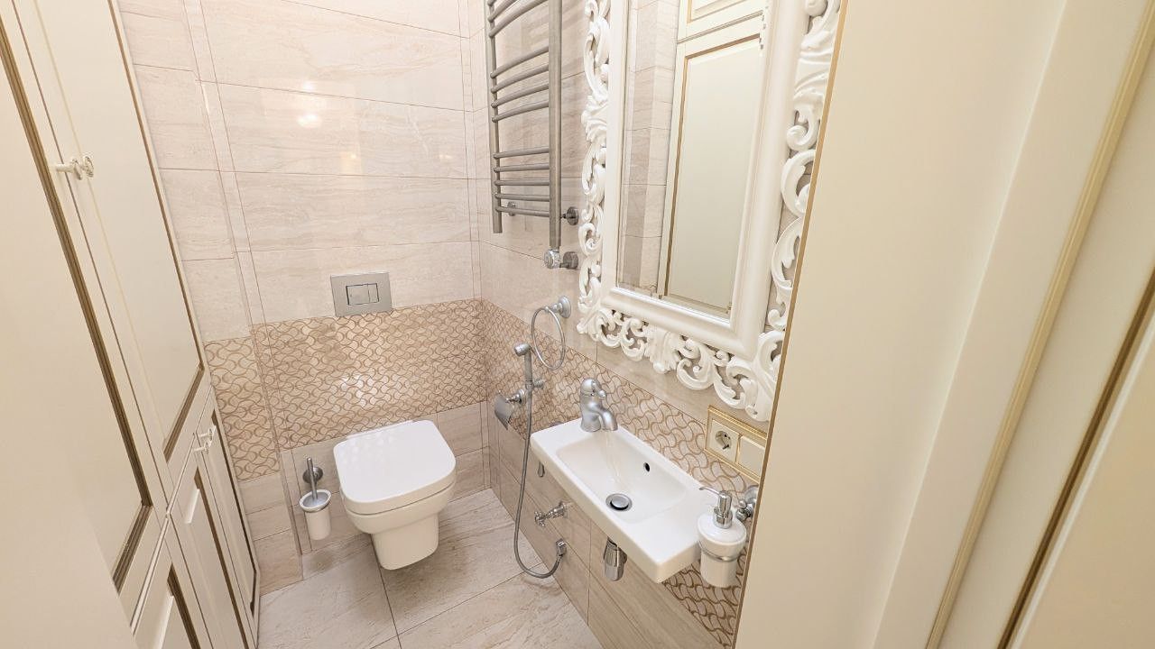 трехкомнатная квартира в Санкт-Петербурге по адресу: Жукова ул., 3