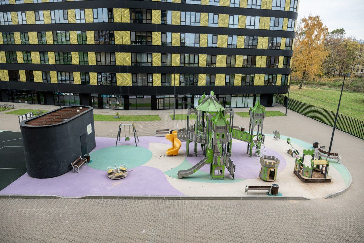 трехкомнатная квартира в Санкт-Петербурге по адресу: Жукова ул., 3