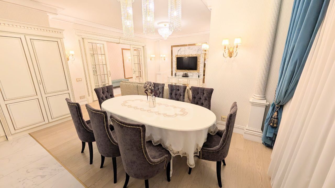 трехкомнатная квартира в Санкт-Петербурге по адресу: Жукова ул., 3