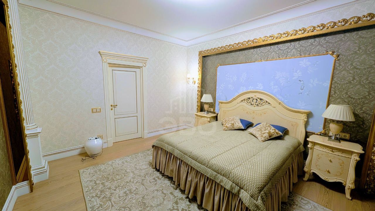 трехкомнатная квартира в Санкт-Петербурге по адресу: Жукова ул., 3