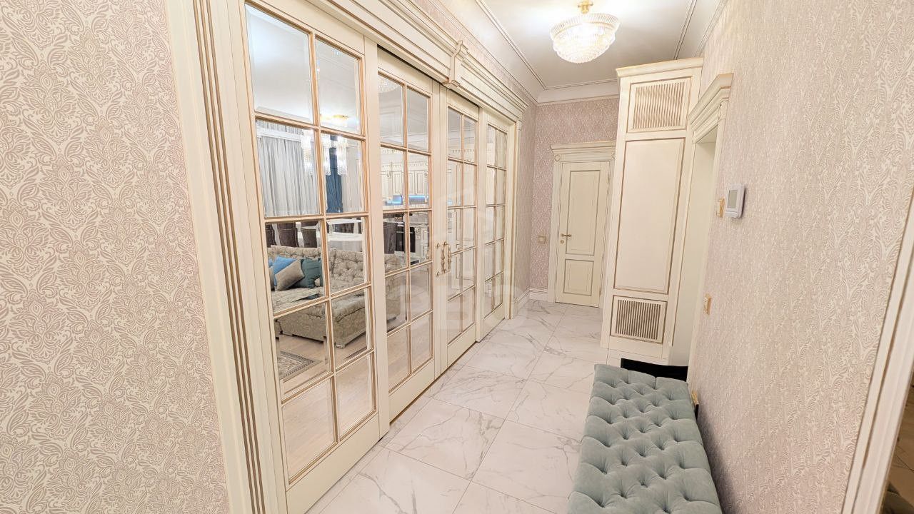 трехкомнатная квартира в Санкт-Петербурге по адресу: Жукова ул., 3