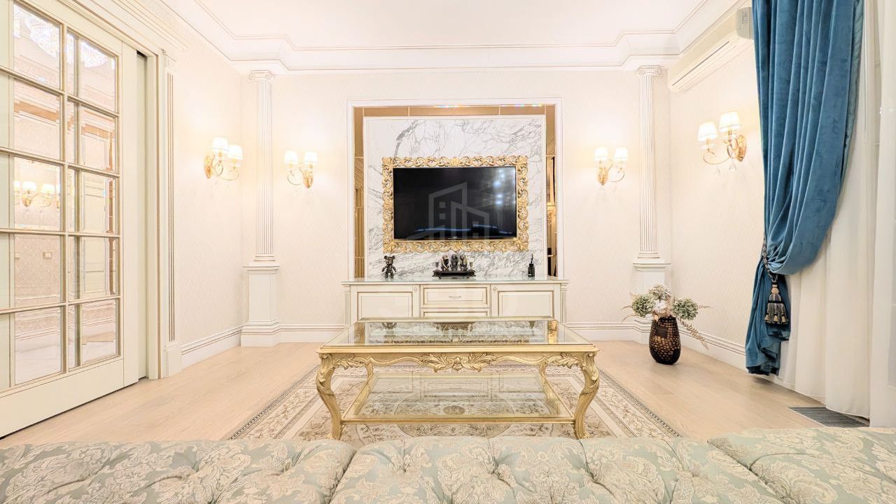 трехкомнатная квартира в Санкт-Петербурге по адресу: Жукова ул., 3