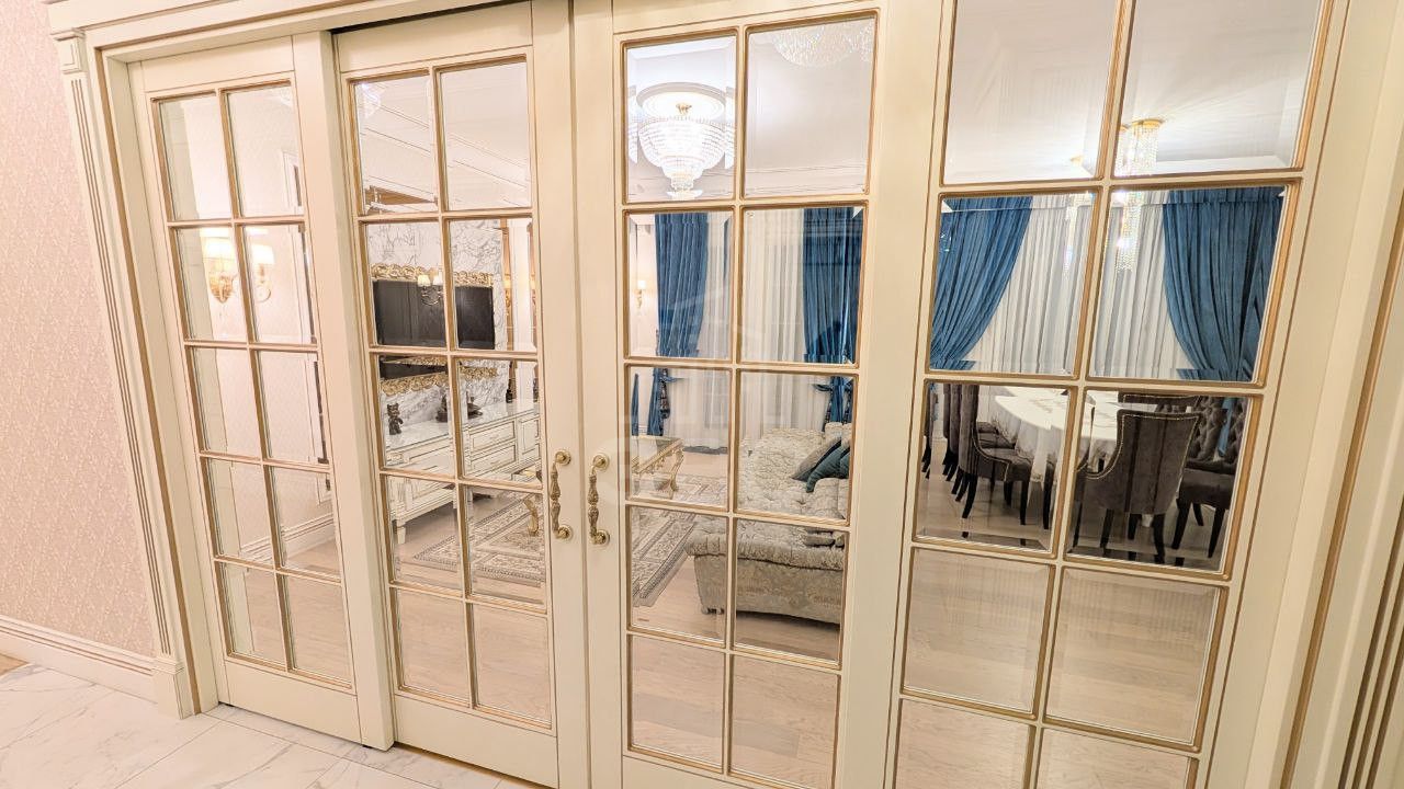 трехкомнатная квартира в Санкт-Петербурге по адресу: Жукова ул., 3