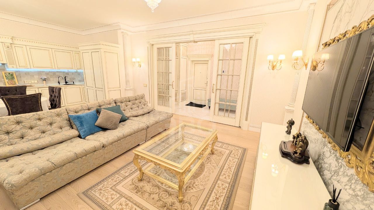 трехкомнатная квартира в Санкт-Петербурге по адресу: Жукова ул., 3