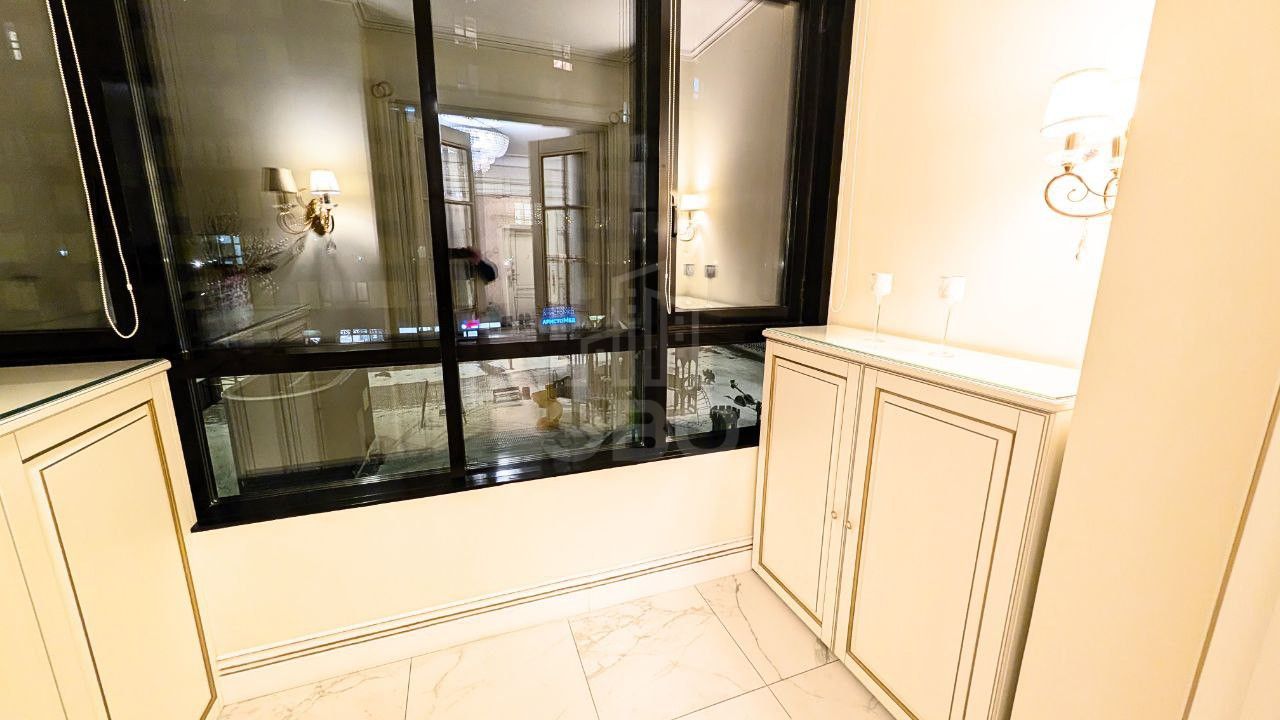 трехкомнатная квартира в Санкт-Петербурге по адресу: Жукова ул., 3