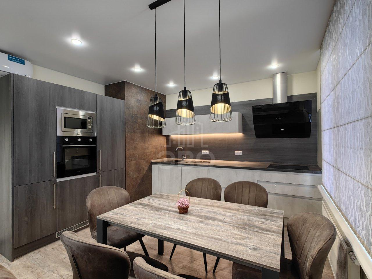 четырехкомнатная квартира в Санкт-Петербурге по адресу: Кременчугская ул., 17, к 2, литера а