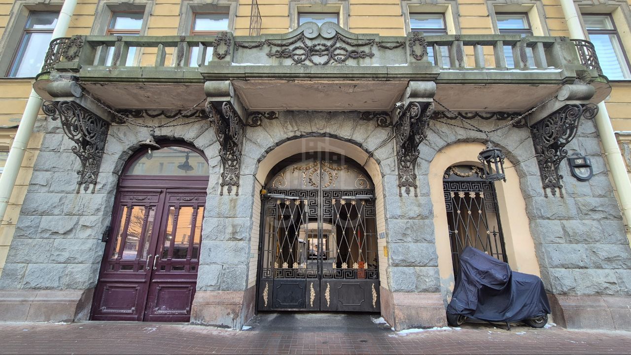 многокомнатная квартира в Санкт-Петербурге по адресу: Захарьевская ул., 9