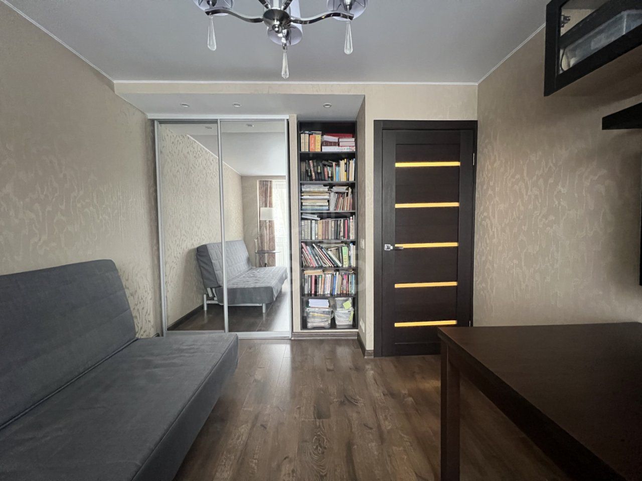 трехкомнатная квартира в Санкт-Петербурге по адресу: Космонавтов проспект, 68, к 2