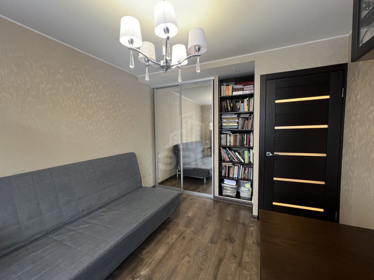 трехкомнатная квартира в Санкт-Петербурге по адресу: Космонавтов проспект, 68, к 2