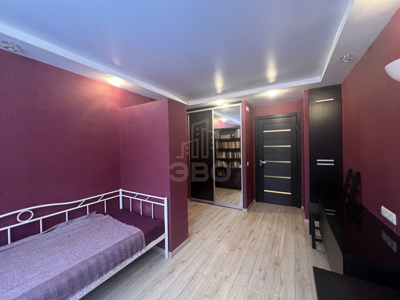 трехкомнатная квартира в Санкт-Петербурге по адресу: Космонавтов проспект, 68, к 2