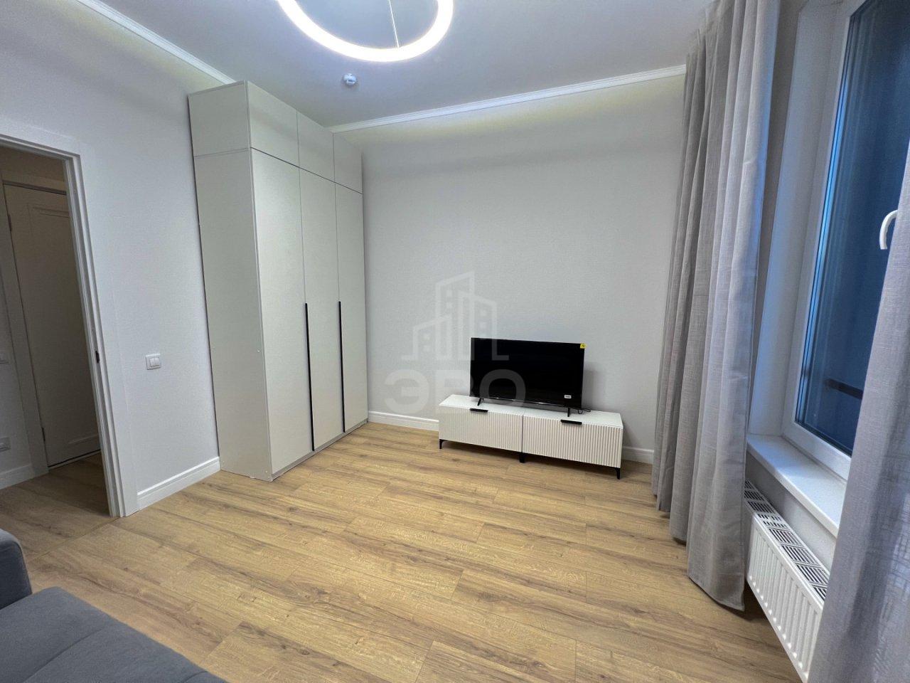 трехкомнатная квартира в Санкт-Петербурге по адресу: Миклухо Маклая наб., 3, к 1