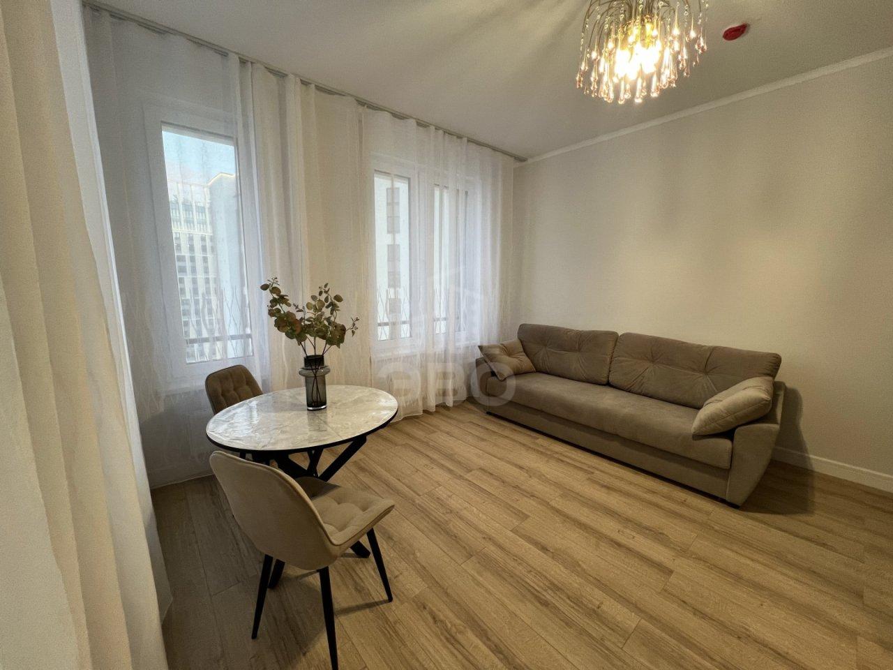 трехкомнатная квартира в Санкт-Петербурге по адресу: Миклухо Маклая наб., 3, к 1