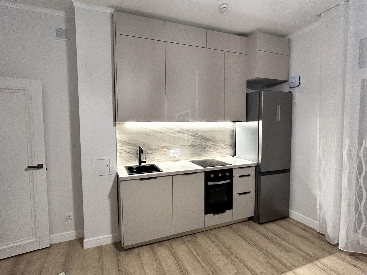 трехкомнатная квартира в Санкт-Петербурге по адресу: Миклухо Маклая наб., 3, к 1