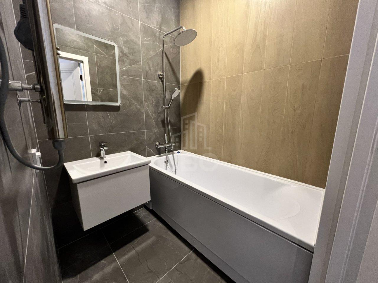 трехкомнатная квартира в Санкт-Петербурге по адресу: Миклухо Маклая наб., 3, к 1