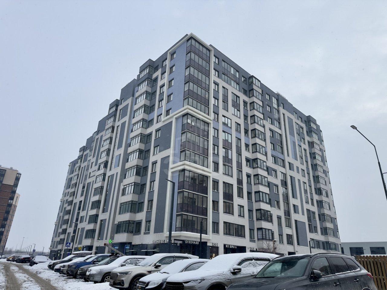 трехкомнатная квартира в Ленинградской области по адресу: Солнечная ул., 12