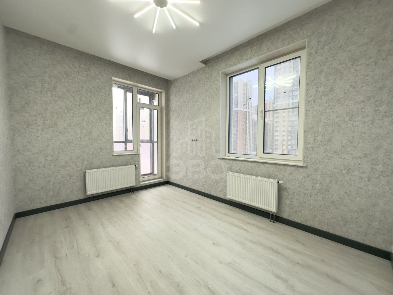 трехкомнатная квартира в Ленинградской области по адресу: Солнечная ул., 12