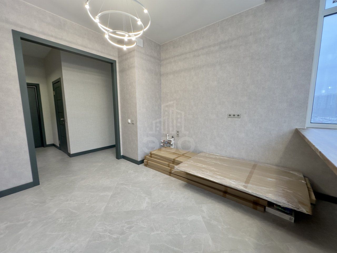 трехкомнатная квартира в Ленинградской области по адресу: Солнечная ул., 12